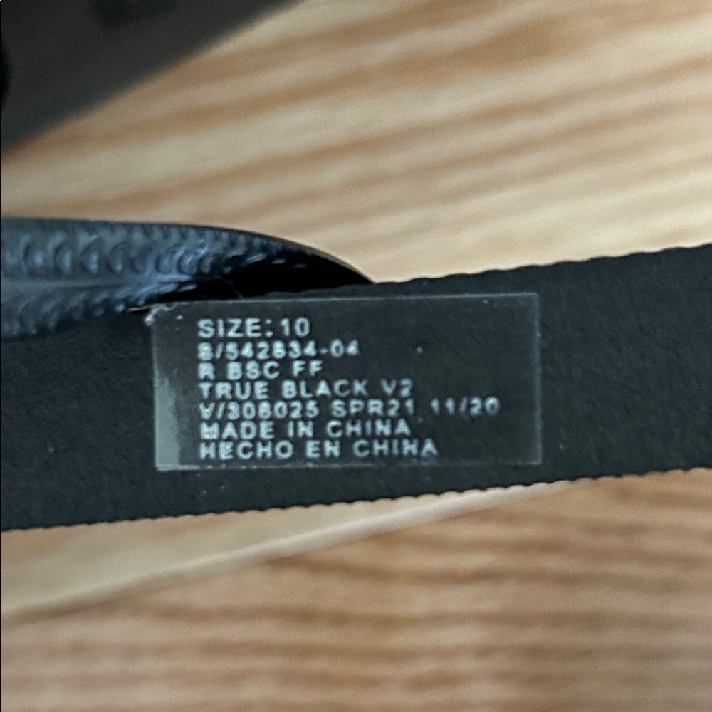 GAP Camouflage and Black Flip Flops - Picture 7 of 14